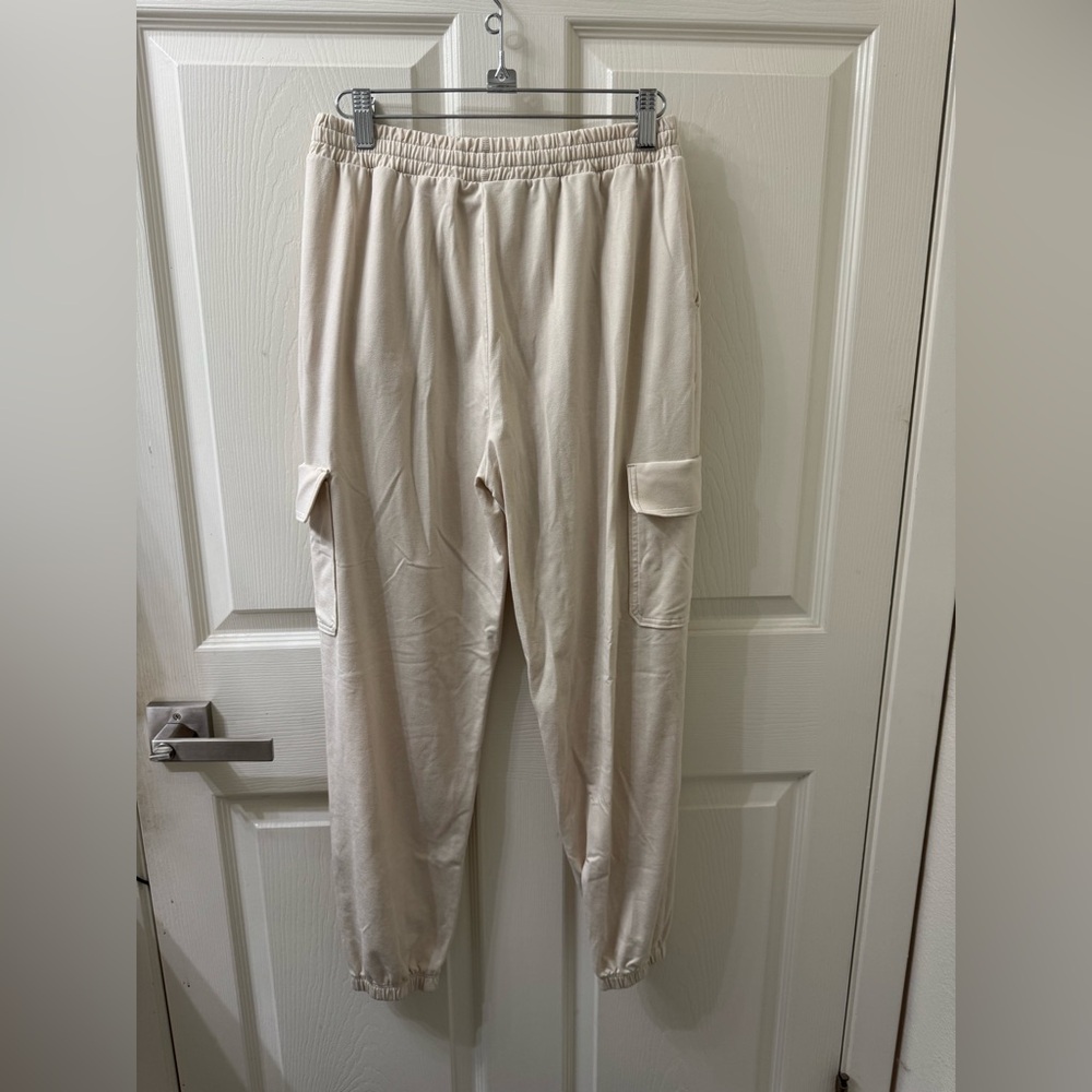 Vuori Women's Cream Cargo Joggers